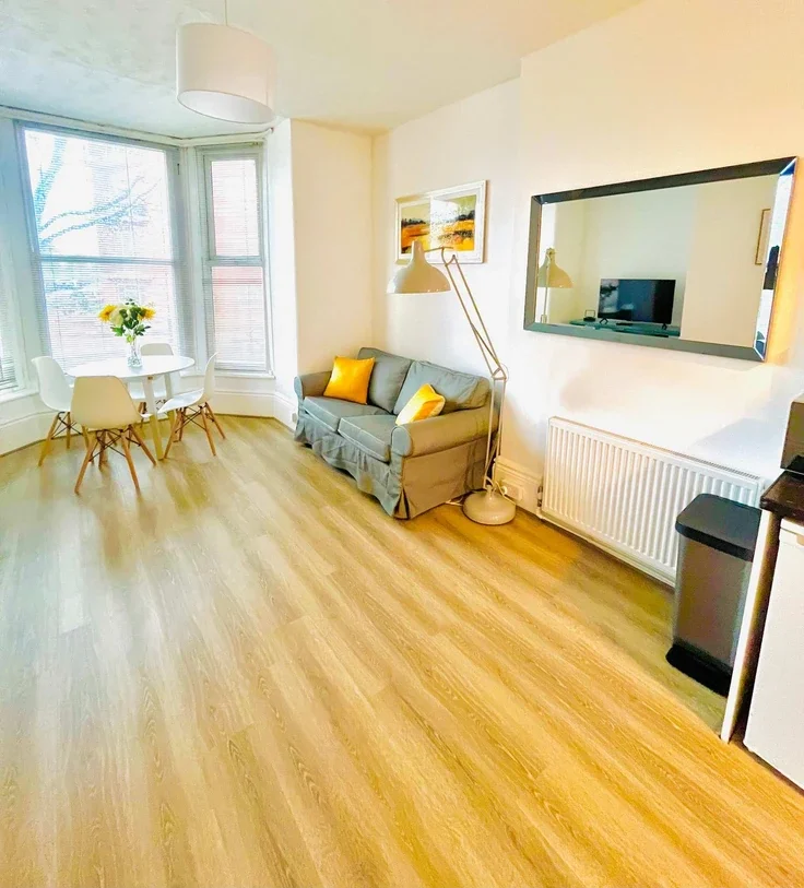 Flat Palmerston Road in Portsmouth