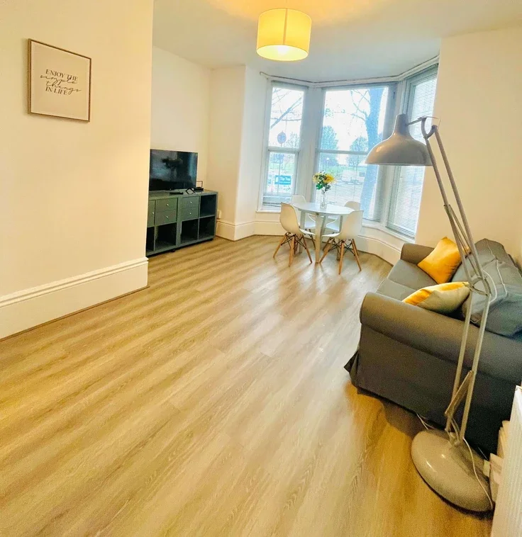 Flat Palmerston Road in Portsmouth