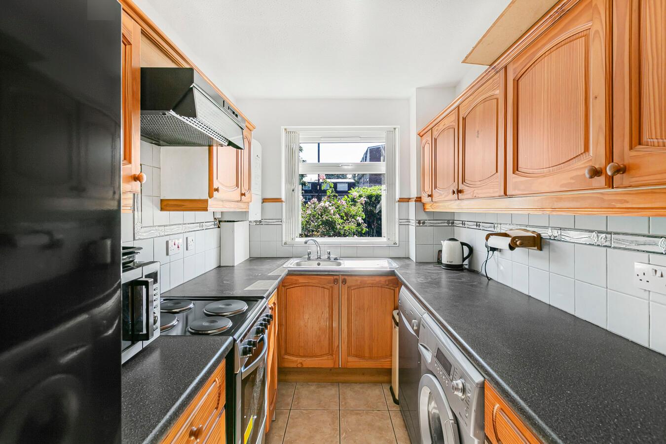 Flat Rowan Close in Greater London