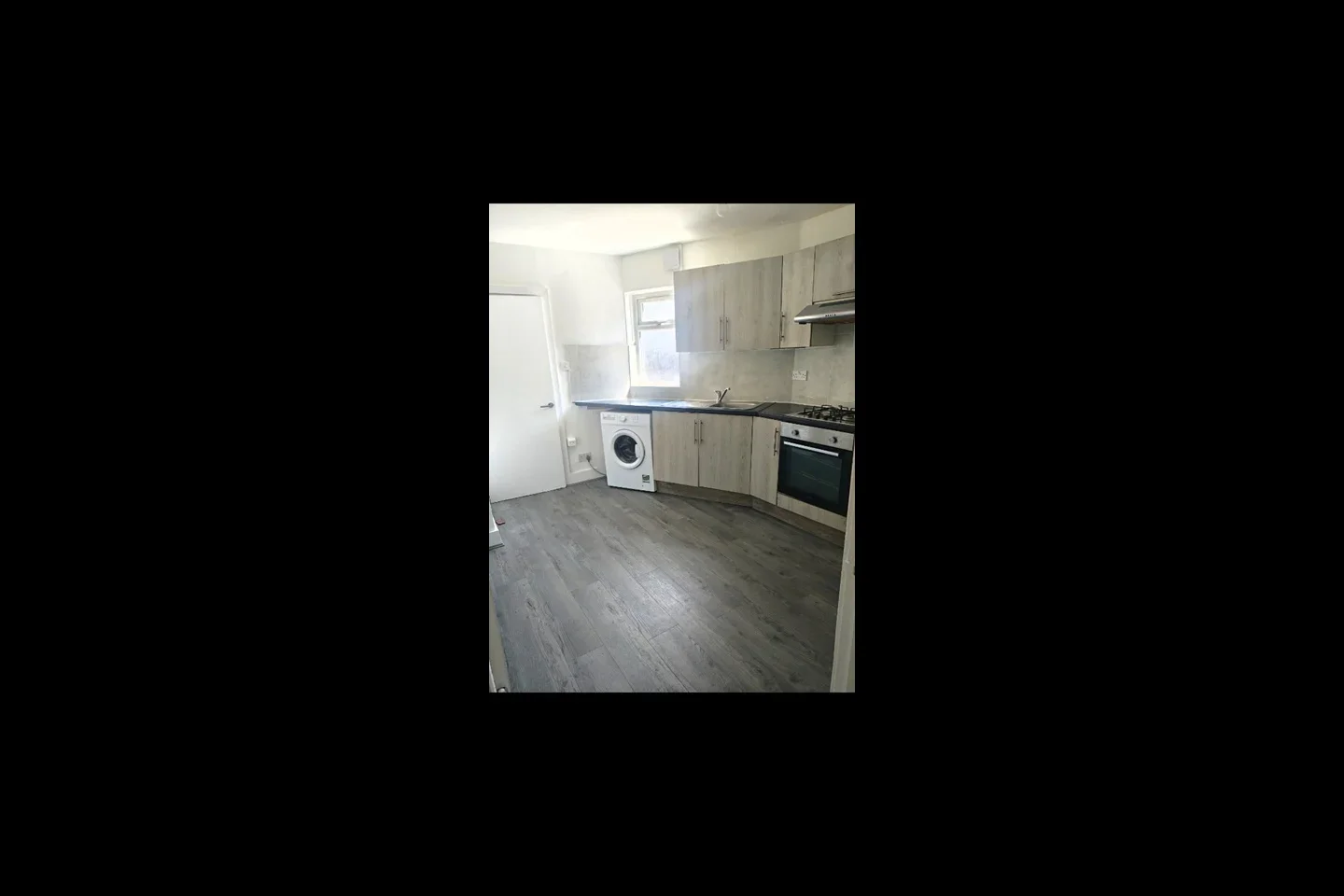Flat Haldan Road in Greater London