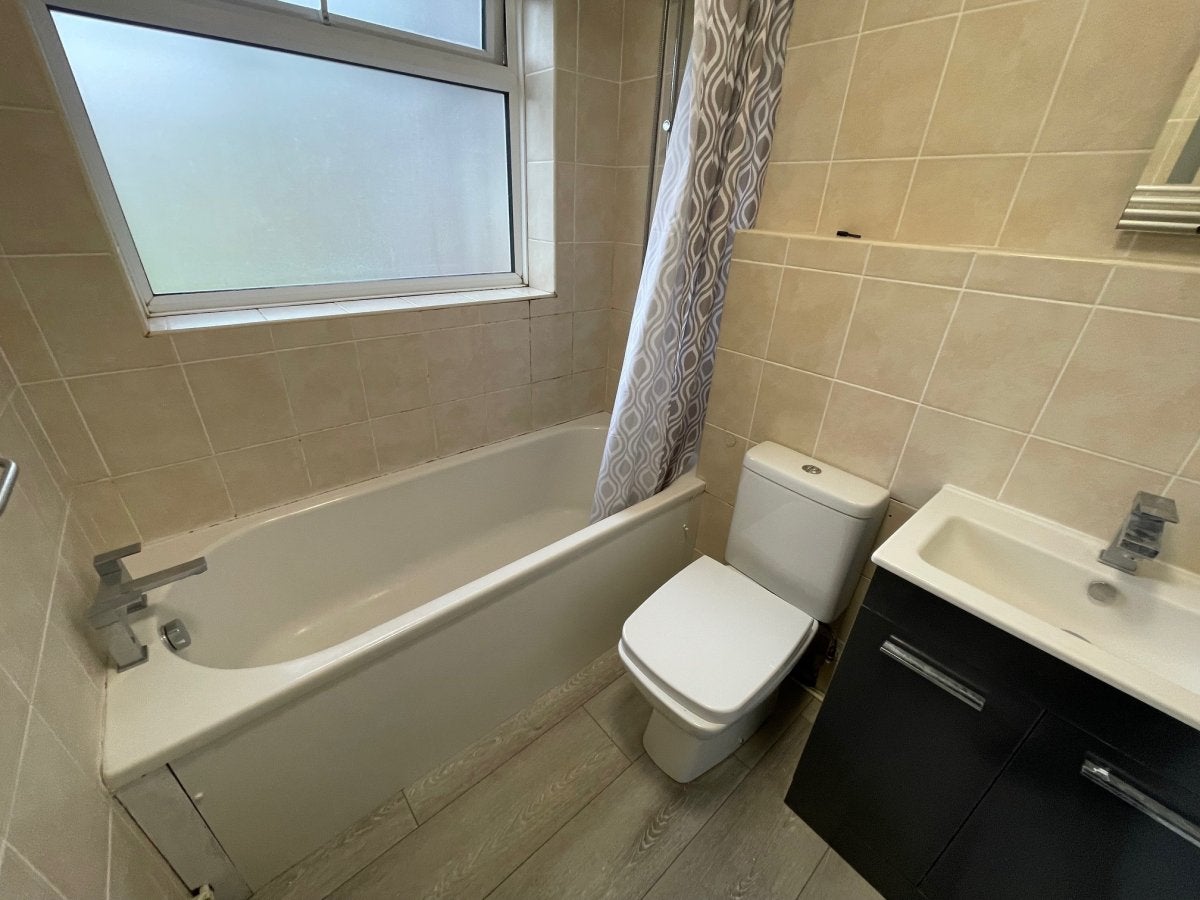 Flat Lambs Close in Welwyn Hatfield
