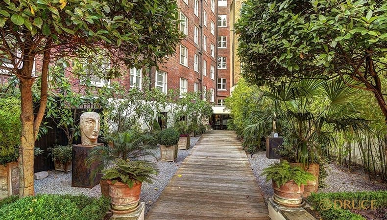 Flat Hill Street in City of Westminster