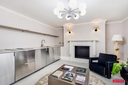 Flat Peckham Hill Street in Greater London