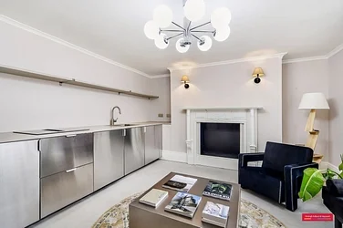 Flat Peckham Hill Street in Greater London