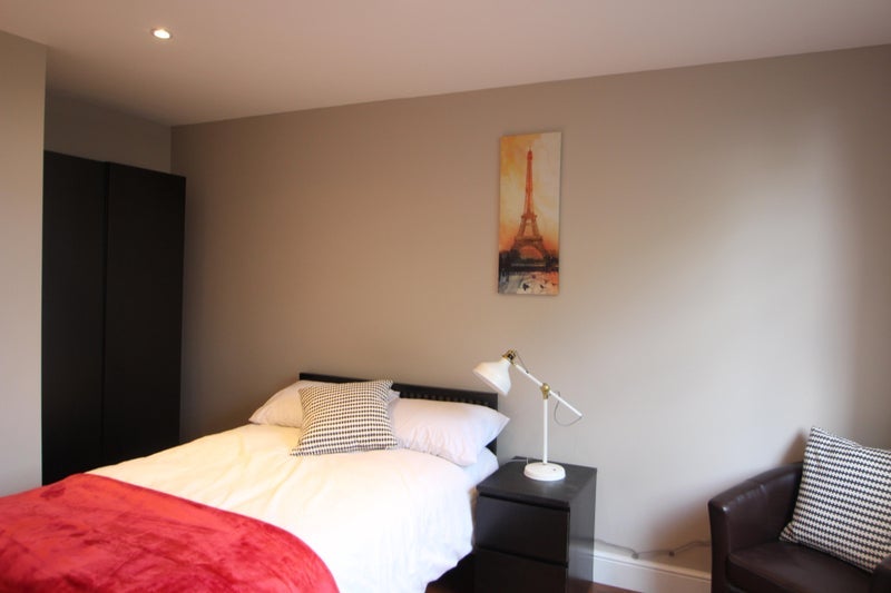 Room Waldegrave Road in Greater London