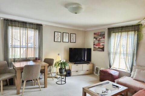 Flat Rockbourne Road in Basingstoke and Deane