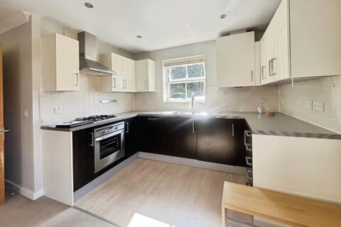 Flat Rockbourne Road in Basingstoke and Deane