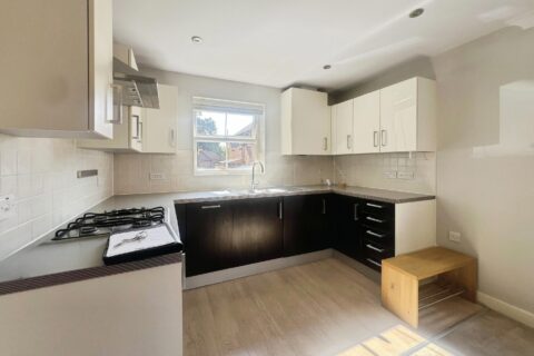 Flat Rockbourne Road in Basingstoke and Deane