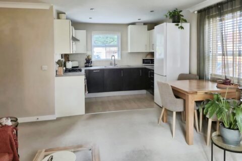 Flat Rockbourne Road in Basingstoke and Deane