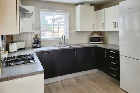 Flat Rockbourne Road in Basingstoke and Deane