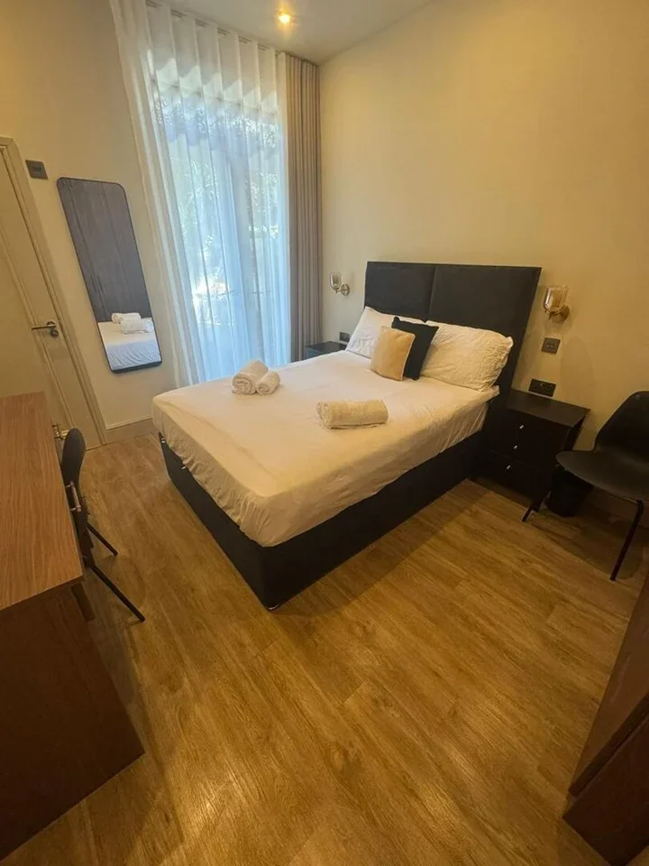 Room Grosvenor Road in Watford