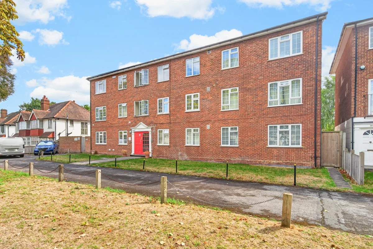 Flat Bucklers' Way in Greater London