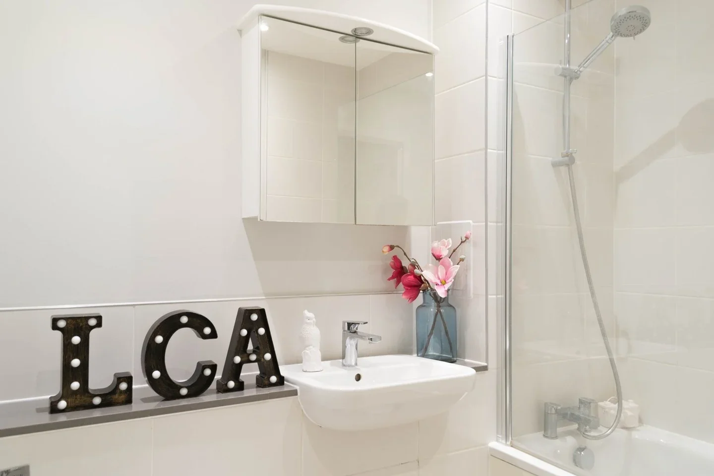 Room St Ives Place in Greater London