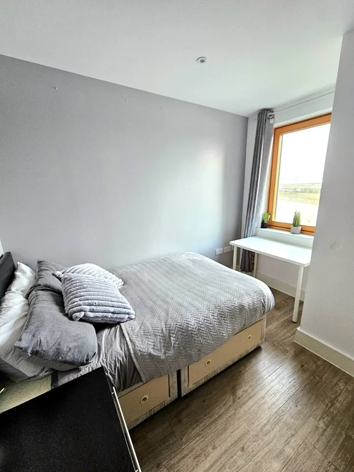 Room St Ives Place in Greater London