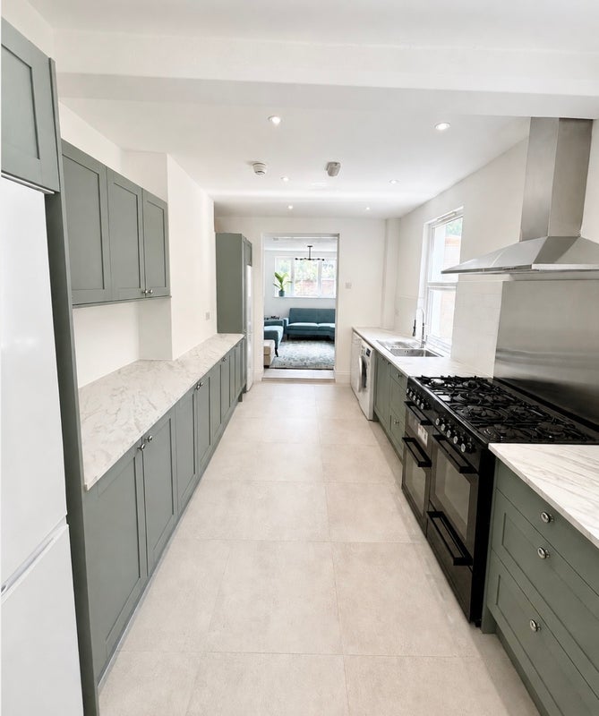House Warwick Gardens in Greater London