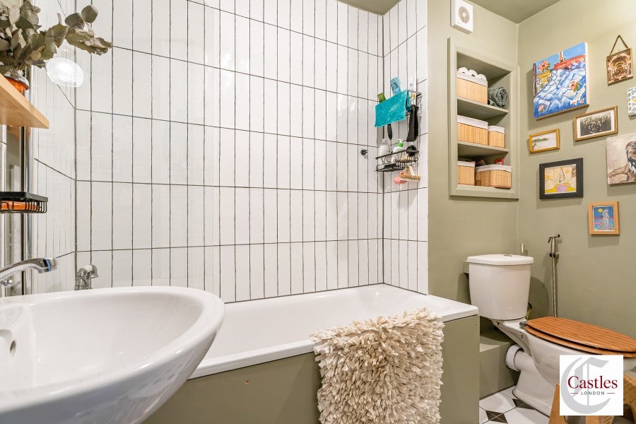 Flat Lydford Road in Greater London