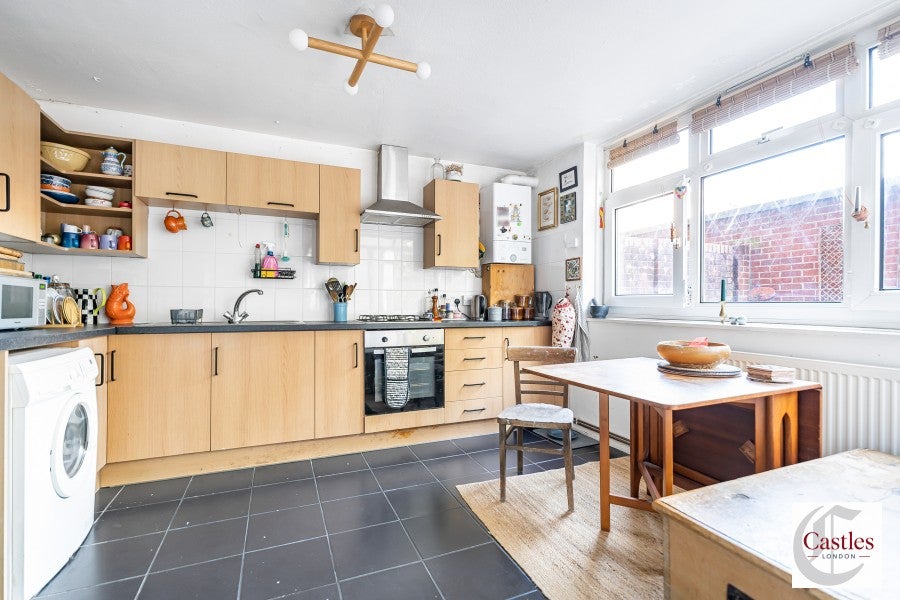 Flat Lydford Road in Greater London