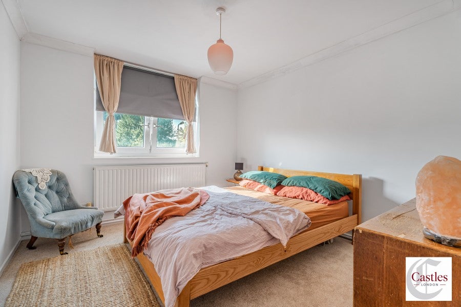 Flat Lydford Road in Greater London