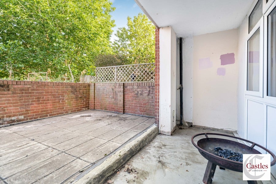 Flat Lydford Road in Greater London