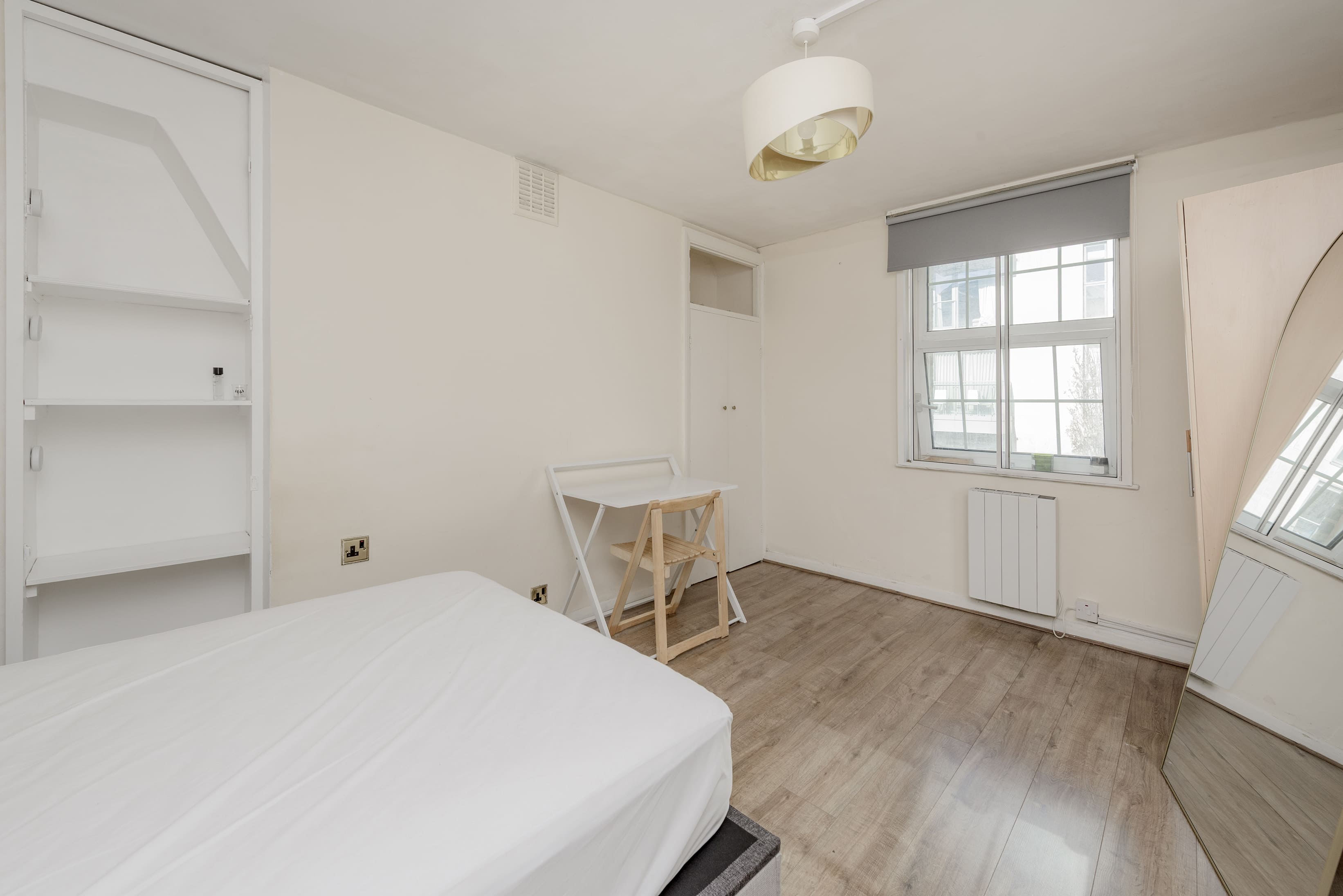 Flat Gatliff Road in City of Westminster