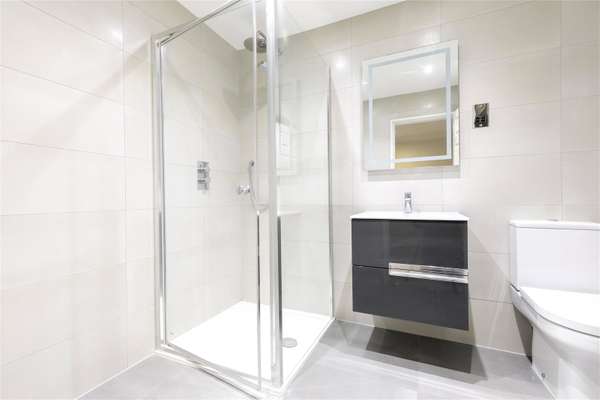 Flat Devonia Road in Greater London
