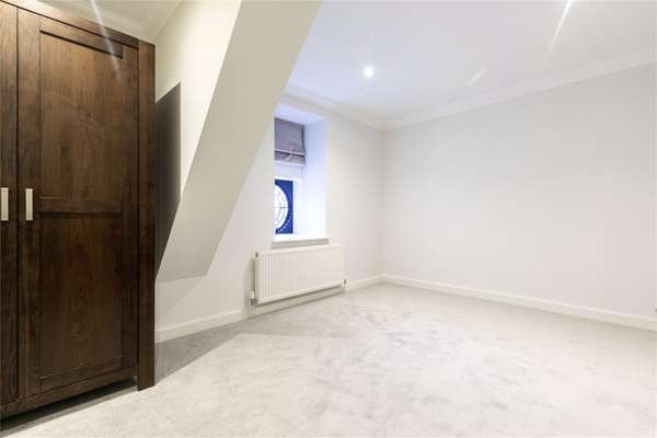 Flat Devonia Road in Greater London