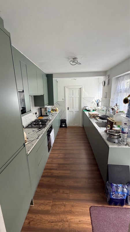 Room Coleridge Avenue in Greater London