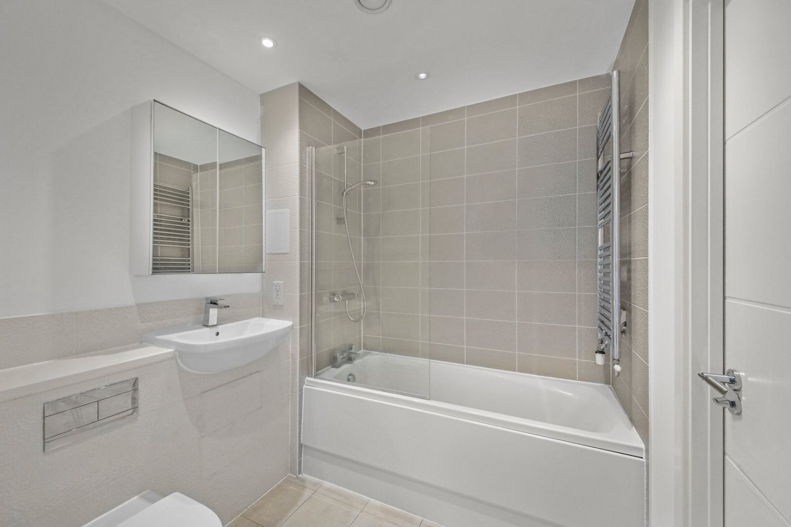 Flat Rolfe Terrace in Greater London