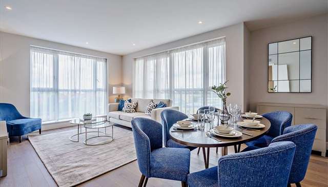 Flat Westferry Circus in Greater London