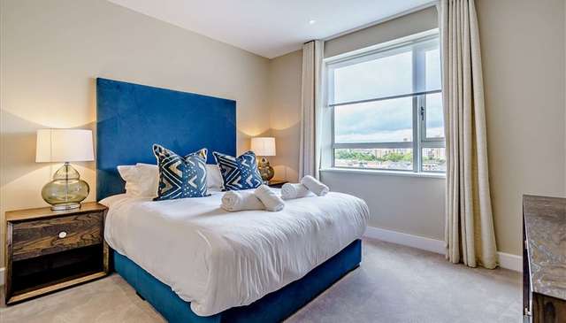 Flat Westferry Circus in Greater London