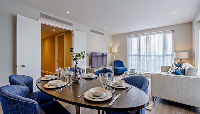 Flat Westferry Circus in Greater London