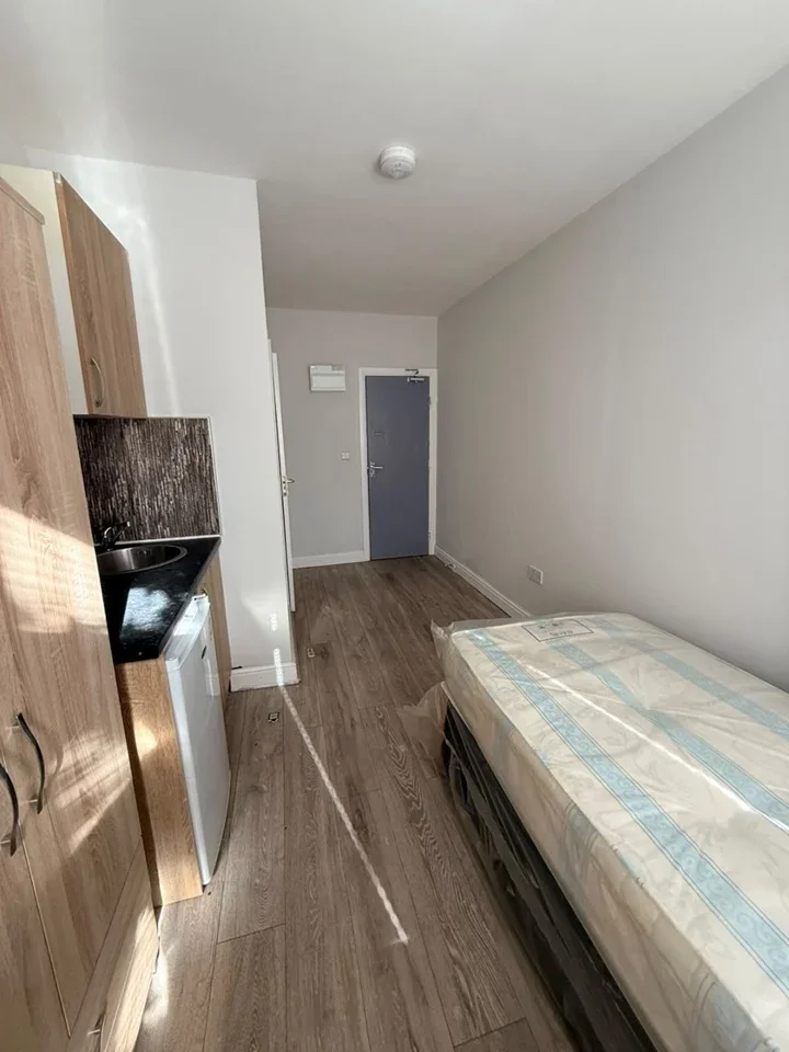 Room Playgreen Way in Greater London