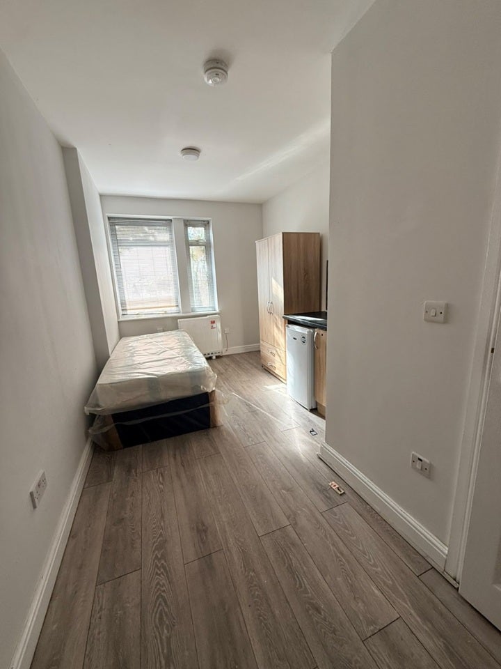 Room Playgreen Way in Greater London