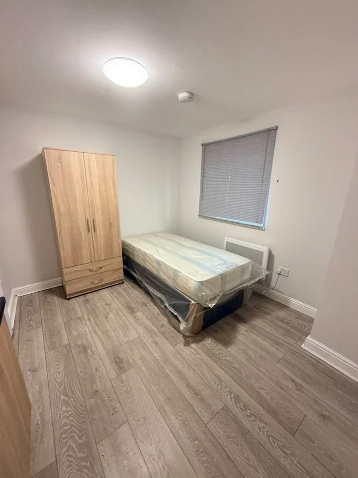 Room Playgreen Way in Greater London