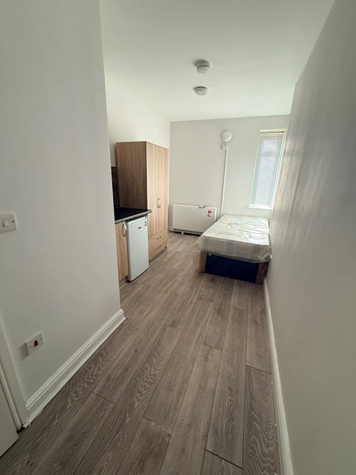 Room Playgreen Way in Greater London