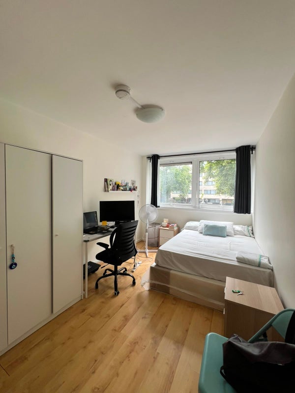 Room Prince of Wales Road in Greater London