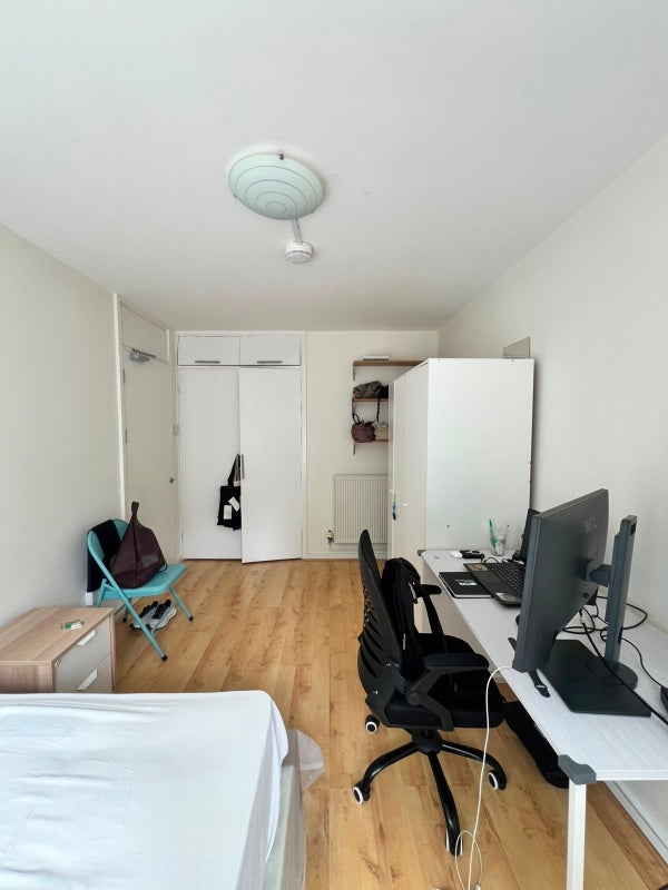 Room Prince of Wales Road in Greater London