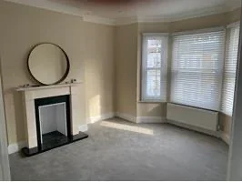 Flat Upham Park Road in Greater London