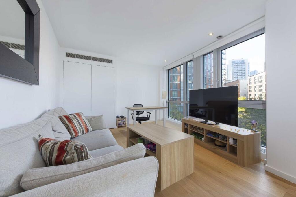 Flat Dominion Walk in Greater London