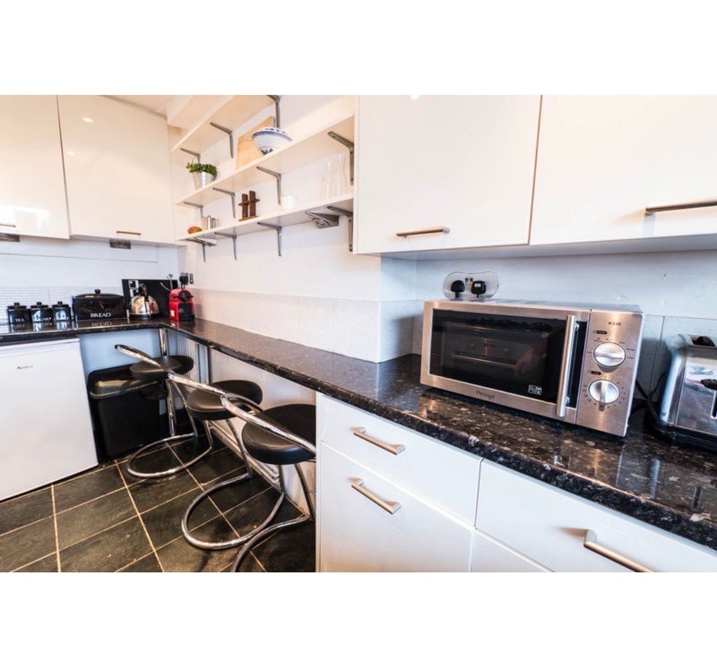 Room Queensdale Crescent in Greater London