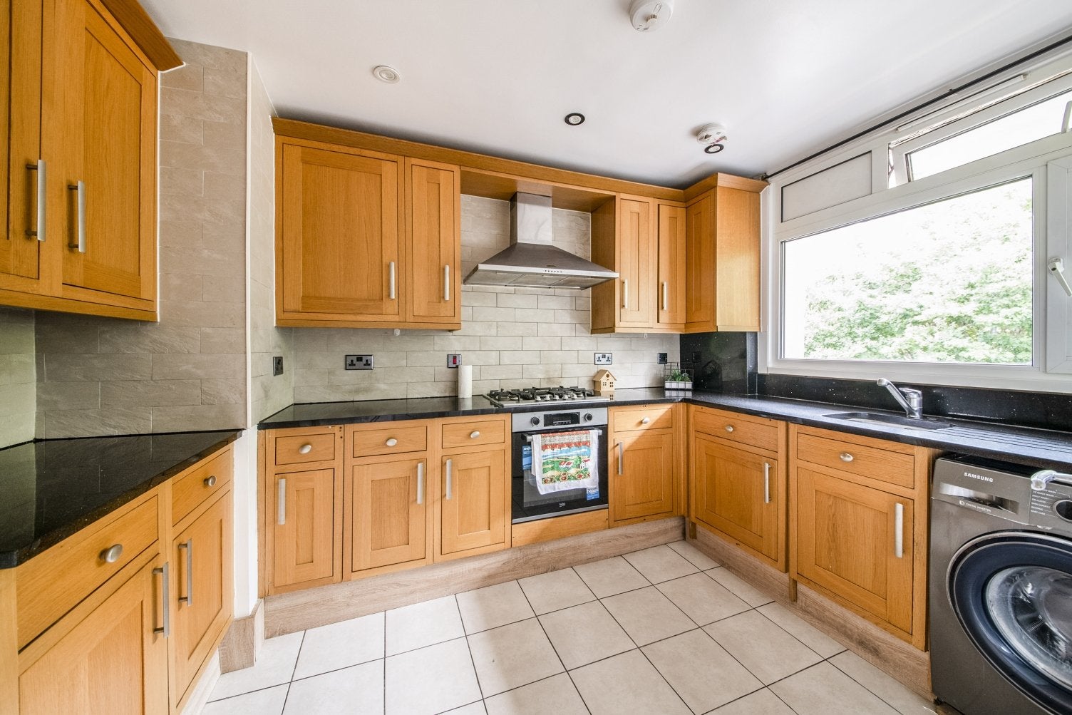 Flat Redbridge Gardens in Greater London