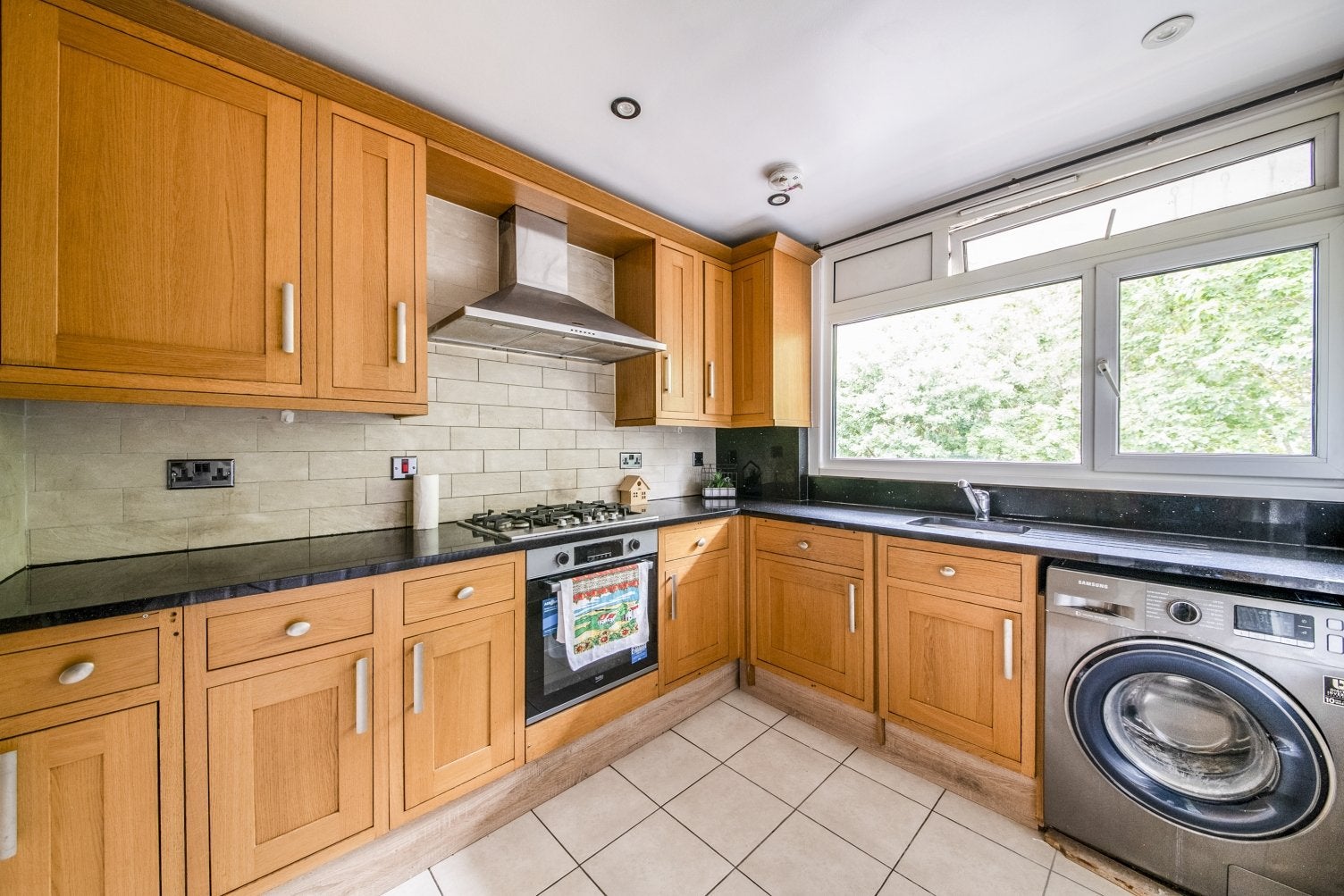 Flat Redbridge Gardens in Greater London