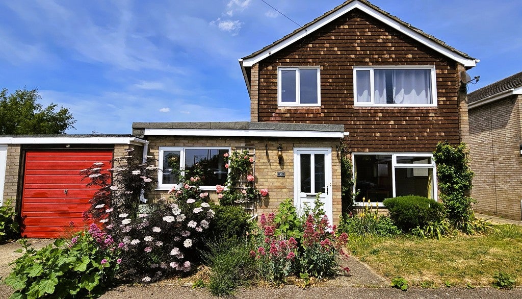 House Cedar Close in Mid Suffolk