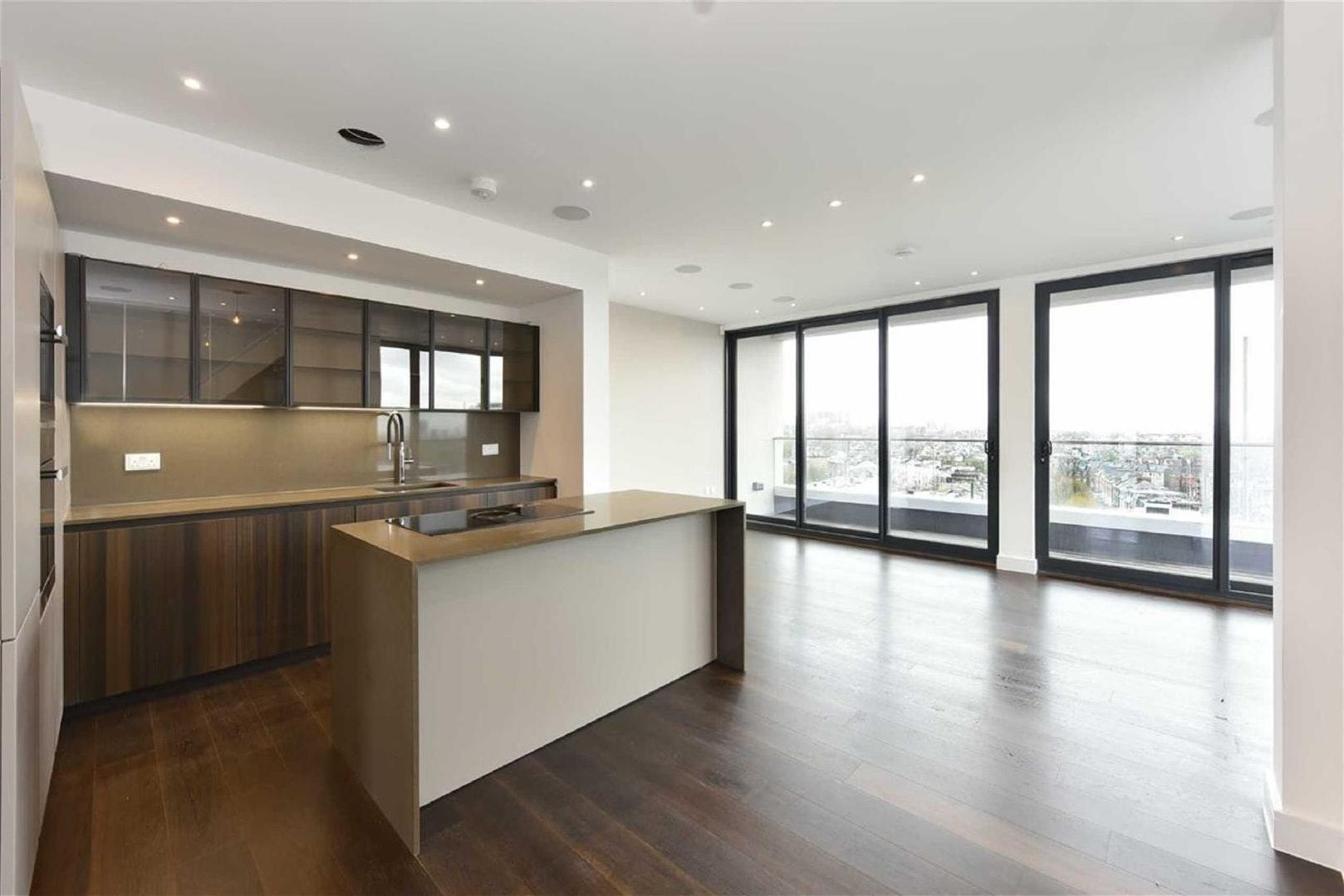 Flat Finchley Road in Greater London