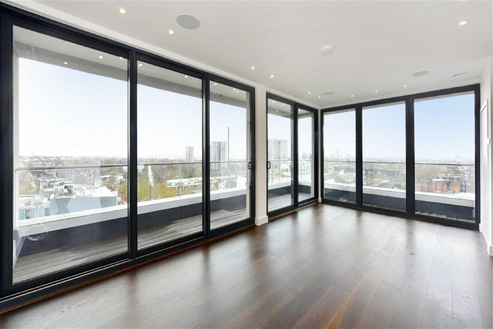 Flat Finchley Road in Greater London