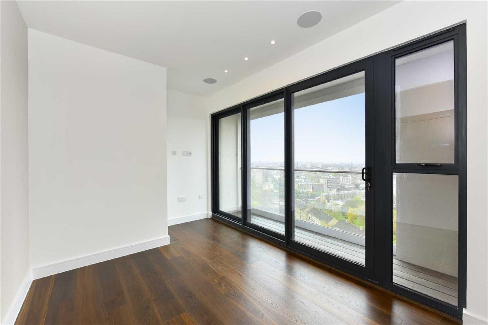 Flat Finchley Road in Greater London