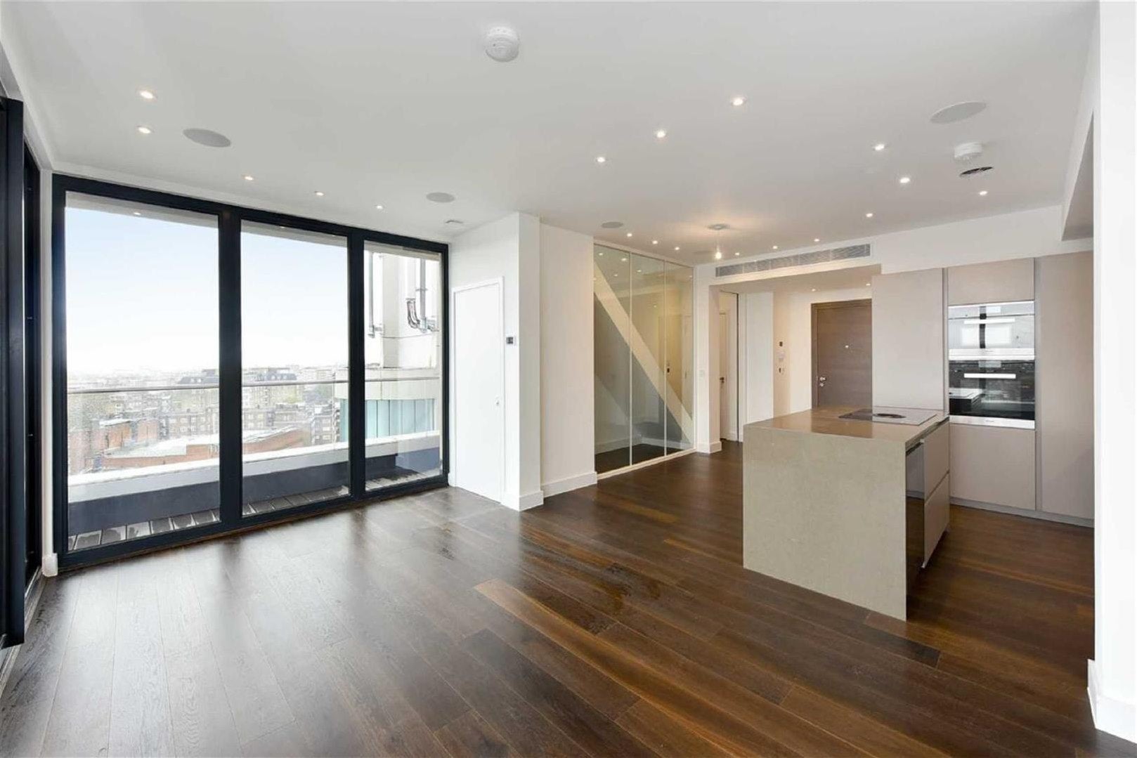 Flat Finchley Road in Greater London