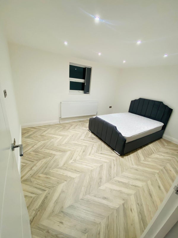 Room Hillside in Slough