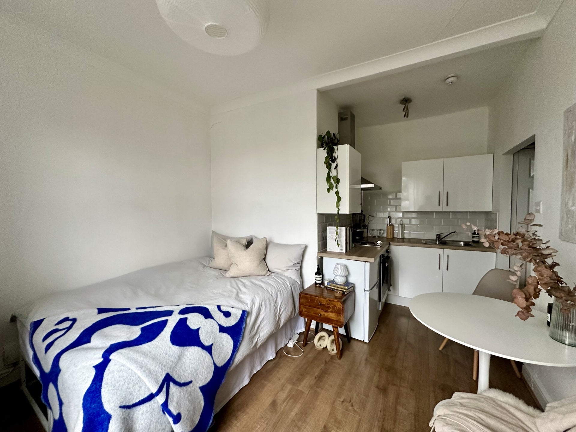 Flat West End Lane in Greater London