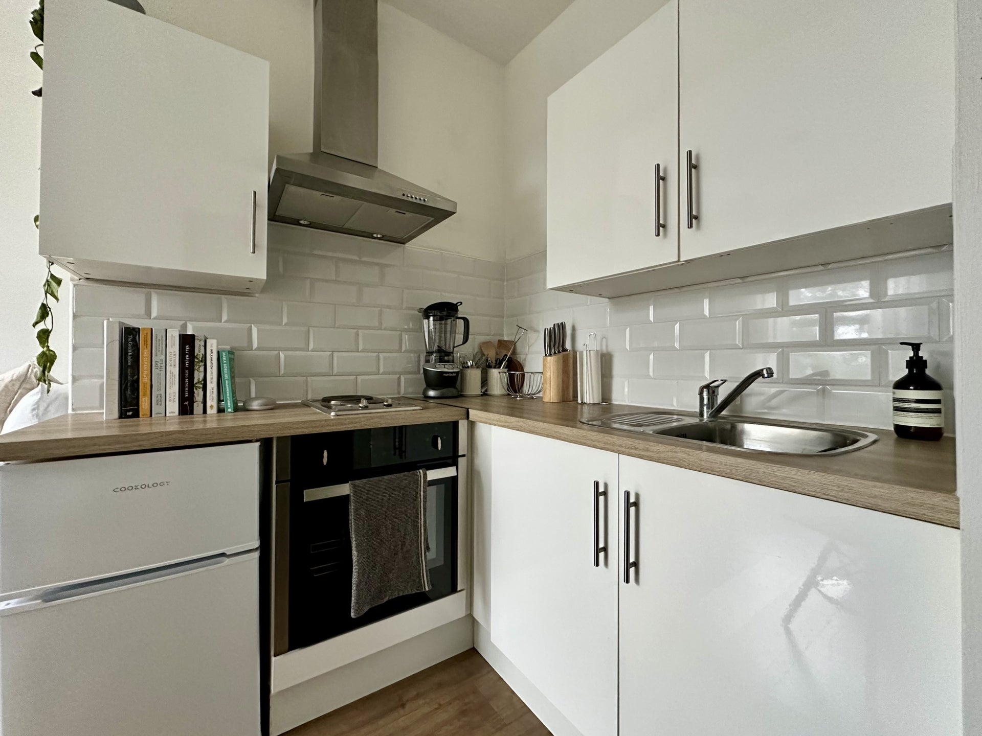 Flat West End Lane in Greater London